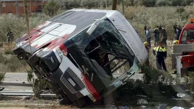 40 Orang Tewas dalam Kecelakaan Bus di India - GenPI.co