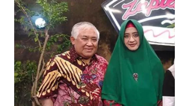 3 Anak Kompak dengan Ibu Sambung, Ini Kisah Cinta Din Syamsuddin - GenPI.co 3 Anak Kompak dengan Ibu Sambung, Ini Kisah Cinta Din Syamsuddin - GenPI.co