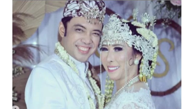 Sandy Tumiwa Nikahi Janda Rio Reifan, Berikut Fakta Henny Mona - GenPI.co Sandy Tumiwa Nikahi Janda Rio Reifan, Berikut Fakta Henny Mona - GenPI.co