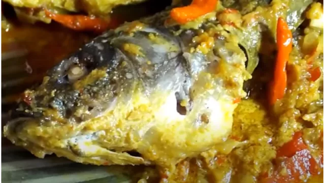 Ikan Mas Pesmol Gurih & Lezat, Resep Menggoda Ini Mudah Dibuat - GenPI.co
