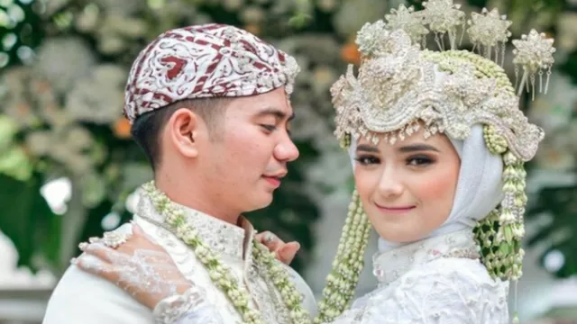 Nadya Mustika Melahirkan, Intip Foto Rizki DA Gendong Anak - GenPI.co