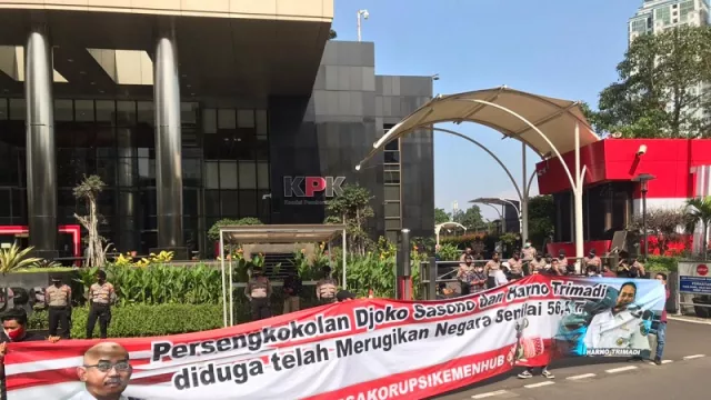 Demonstran Desak KPK Bongkar Skandal Korupsi di Kemenhub - GenPI.co