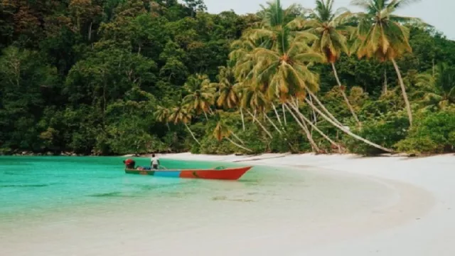 5 Destinasi Wisata Manokwari Papua Barat yang Aduhai - GenPI.co