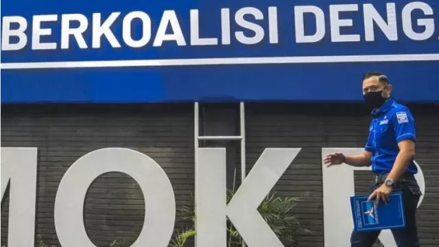 Darmizal cs Usung Moeldoko, Memang Bisa Gantikan AHY? - GenPI.co