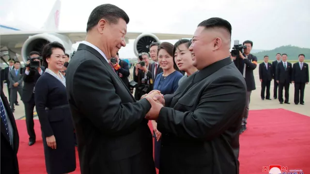 Xi Jinping-Kim Jong Un Kian Mesra, Amerika Bagaimana? - GenPI.co