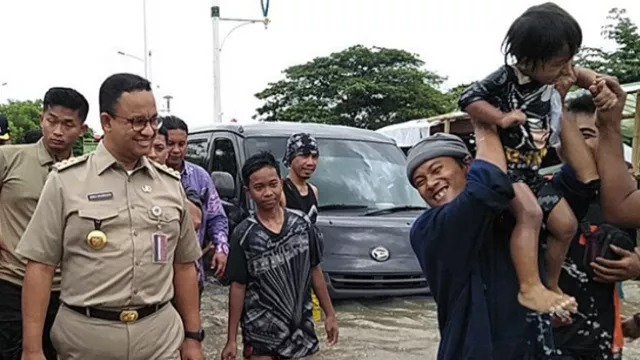 Pak Anies, Banjir Cipinang Melayu Dikritik Ferdinand Hutahean  - GenPI.co
