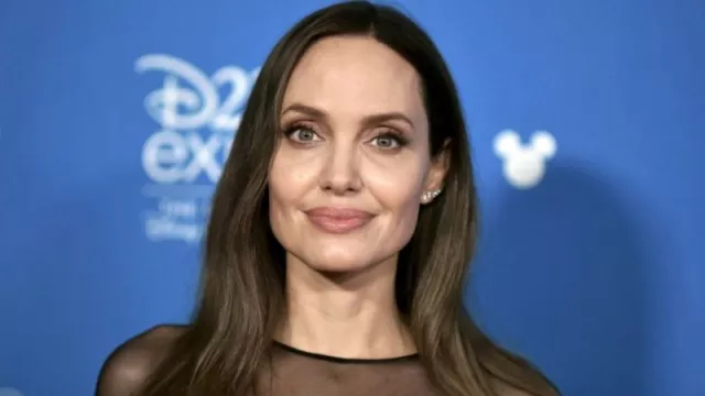 Terhalang Mantan Suami, Angelina Jolie Ingin Keliling Dunia - GenPI.co