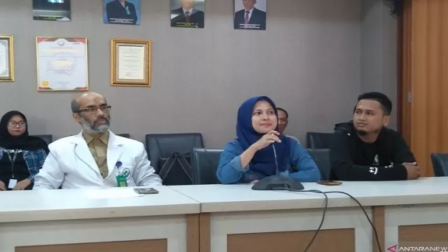 Operasi Pemisahan Bayi Kembar Ardi dan Ardan Melibatkan 30 Dokter - GenPI.co