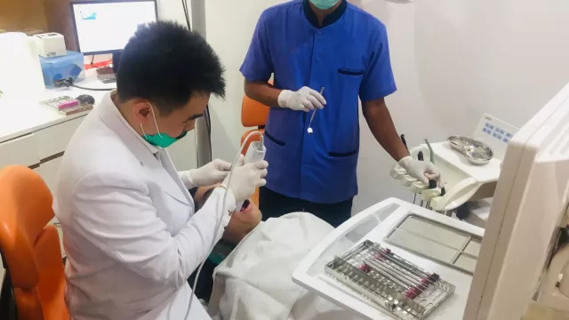 Salah Kaprah Tentang Veneer Gigi, Dokter: Tidak Melulu Putih - GenPI.co Salah Kaprah Tentang Veneer Gigi, Dokter: Tidak Melulu Putih - GenPI.co