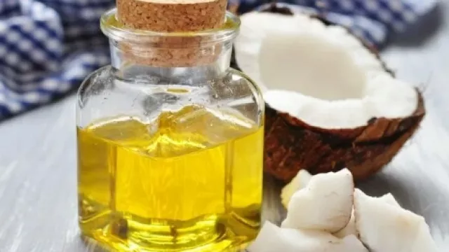 Hilangkan Bau Badan dengan Minyak Kelapa, Yuk Bikin Deodorannya - GenPI.co