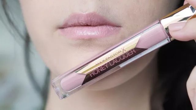 Max Factor Honey Lacquer Lip Gloss, Tahan Lama Banget di Bibir - GenPI.co