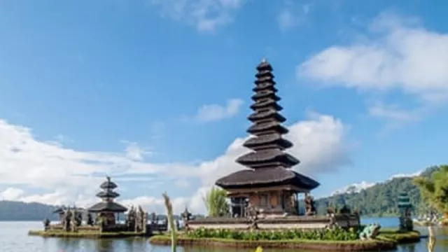 Luhut Sebut Pariwisata Bali Bakal Dibuka Kembali, Tetapi.. - GenPI.co