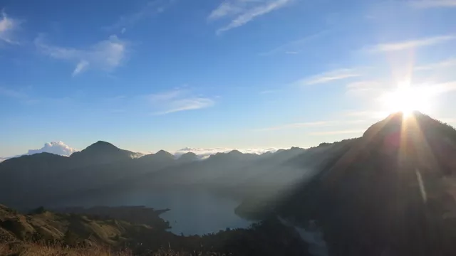 Kabar Gembira! Gunung Rinjani Dibuka Lagi Mulai 1 April 2021 - GenPI.co