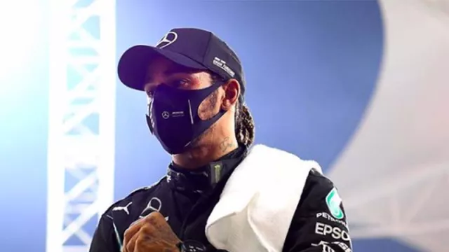 Malangnya Lewis Hamilton, Sudah Jatuh Tertimpa Tangga Pula - GenPI.co