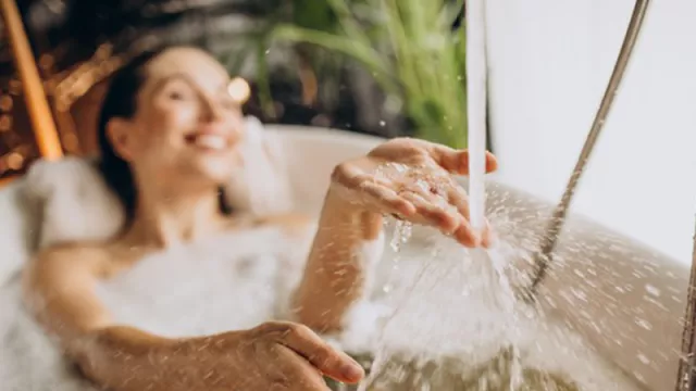 Rutin Mandi Pakai Air Rebusan Serai, 3 Manfaatnya Bikin Takjub! - GenPI.co Rutin Mandi Pakai Air Rebusan Serai, 3 Manfaatnya Bikin Takjub! - GenPI.co