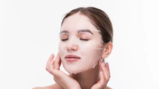 Ingin Wajah Glowing? Yuk Ikuti 5 Tips Pakai Sheet Mask yang Benar - GenPI.co