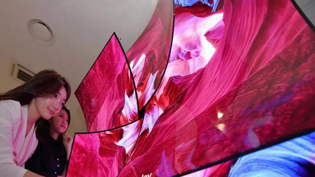 LG Siap Kenalkan TV Canggih, Layarnya Bisa Ditekuk Loh! - GenPI.co LG Siap Kenalkan TV Canggih, Layarnya Bisa Ditekuk Loh! - GenPI.co