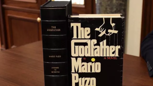 Novel The Godfather Karya Mario Puzo, Kisah Unik Kehidupan Mafia - GenPI.co Novel The Godfather Karya Mario Puzo, Kisah Unik Kehidupan Mafia - GenPI.co