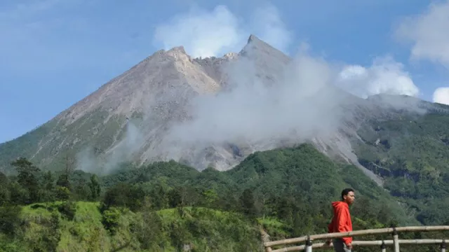 Dahsyat, Gunung Merapi Semburkan Awan Panas 52 Kali dalam 24 Jam - GenPI.co