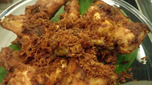 Bikin Ayam Goreng Kalasan Pakai Kremes Yuk, Nih Resepnya! - GenPI.co