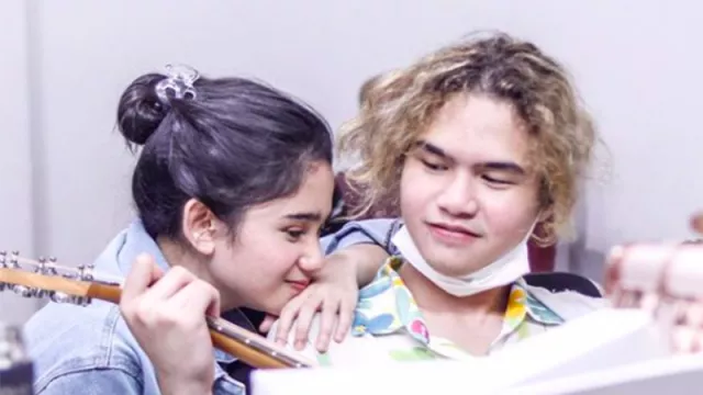 Rilis Single Perdana, Tissa Biani Gandeng Dul dalam Video Klipnya - GenPI.co Rilis Single Perdana, Tissa Biani Gandeng Dul dalam Video Klipnya - GenPI.co