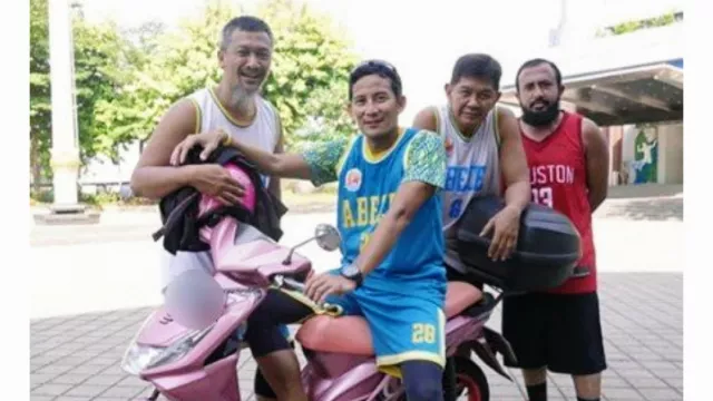 Sandiaga Uno nge-Beat dengan Motor Pink, Netizen Sempoyongan - GenPI.co