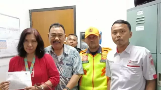 Pengumuman! Ditemukan Rp12 juta di KRL Jakarta-Bogor - GenPI.co