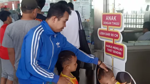 Pengumuman! Pelajar dan Lansia Akan Gratis Naik LRT  - GenPI.co