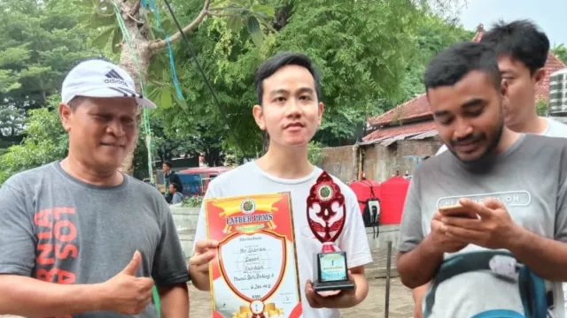 Kaesang Pamer Foto Gibran Juara Lomba Burung, Netizen Salah Fokus - GenPI.co