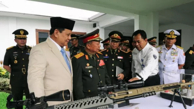 Prabowo Tunjuk Senjata, Menhan Laos Kasih Kode Dilatih Kopassus - GenPI.co