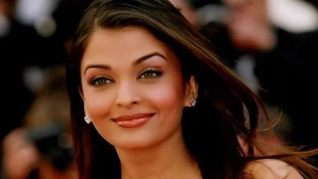 Bollywood Heboh, Aktris Cantik Ini Positif Covid-19 - GenPI.co