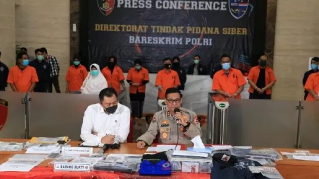 Detik-Detik Polisi Menangkap Aktivis KAMI Mirip Teroris, Ngeri! - GenPI.co Detik-Detik Polisi Menangkap Aktivis KAMI Mirip Teroris, Ngeri! - GenPI.co