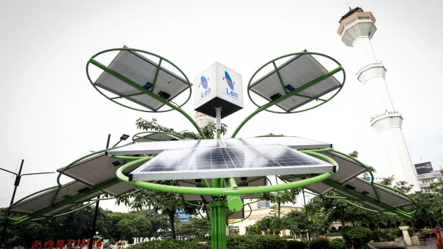 Kini, Alun-Alun Kota Bandung Terang Benderang dengan Solar Tree - GenPI.co