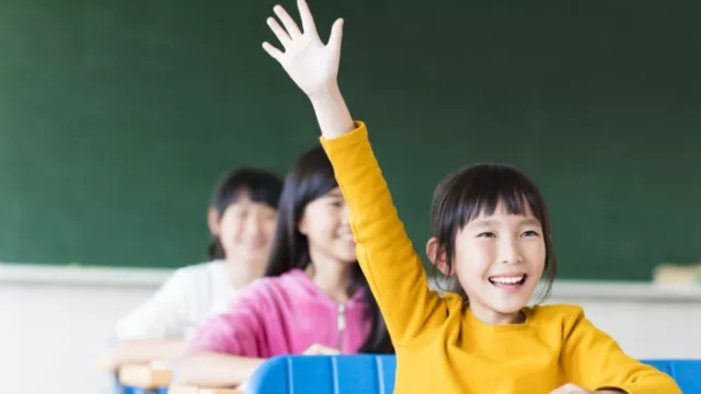 3 Cara yang Bisa Bunda Lakukan Agar Anak Berprestasi di Sekolah - GenPI.co