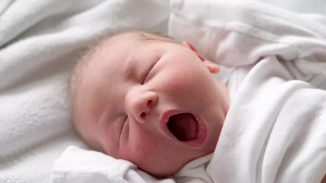 Cara Tradisional agar Bayi Lekas Tertidur di Malam Hari - GenPI.co