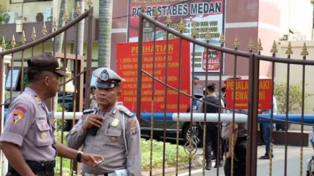 Bom Bunuh Diri di Mapolrestabes Medan, Densus 88 Olah TKP - GenPI.co