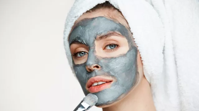 3 Produk Clay Mask di Bawah Rp 200 Ribu Tanpa Bikin Kulit Iritasi - GenPI.co