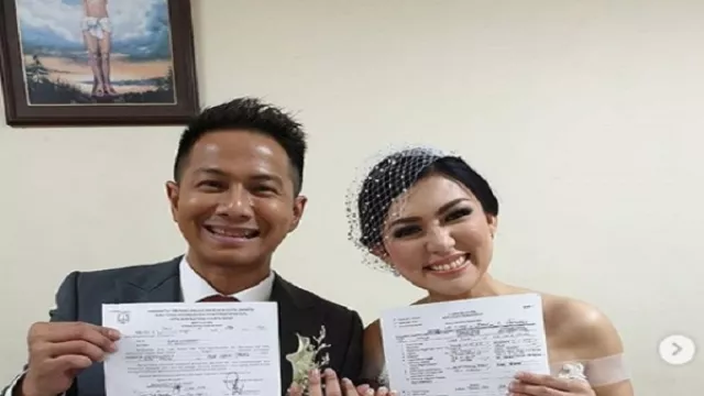 Lepas Status Duda, Delon Persunting Aida Chandra - GenPI.co
