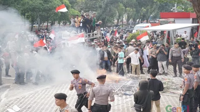 Ketua KPK Baru Firli Bahuri Disambut Demo - GenPI.co