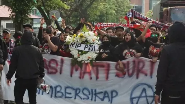 RIP PSSI: Demonstrasi Aliansi Suporter di Stadion Bukit Jalil - GenPI.co