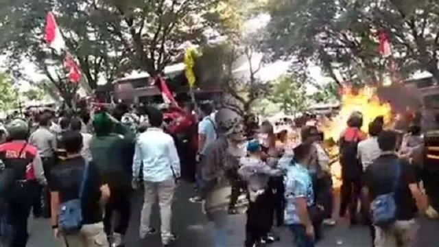 Demo Mahasiswa Ricuh di Cianjur, 15 Mahasiswa Diamankan  - GenPI.co