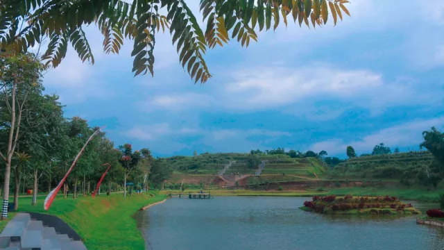 Taman Lembah Dewata, Keindahan Wisata Bandung Tak Kalah dari Bali - GenPI.co