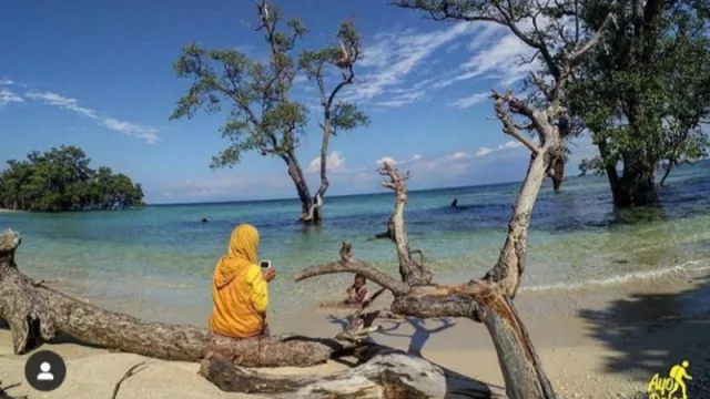 Ada Keindahan Pantai Lhok Mee di Balik Bukit Soeharto - GenPI.co