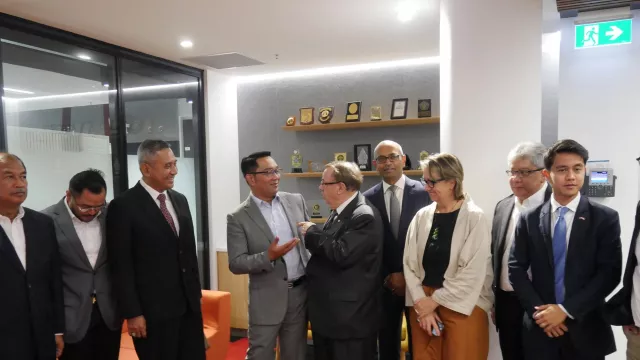 Atasi Pencemaran Sungai, Ridwan Kamil Gandeng Australia - GenPI.co Atasi Pencemaran Sungai, Ridwan Kamil Gandeng Australia - GenPI.co
