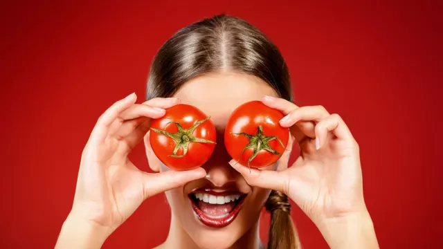 Masker Tomat Dicampur Mentimun Dapat Atasi Bopeng pada Wajah - GenPI.co