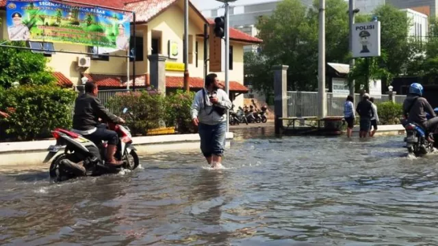 Awas, 9 Wilayah Jakut Dikepung Banjir Rob - GenPI.co