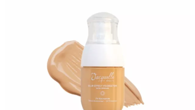 Jacquelle Blur Effect Foundation, Sempurna Menutupi Bekas Jerawat - GenPI.co