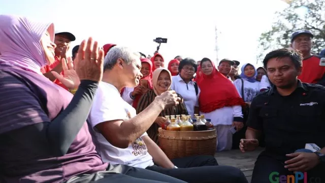 Ganjar Pranowo Ditantang Minum Jamu Brotowali - GenPI.co