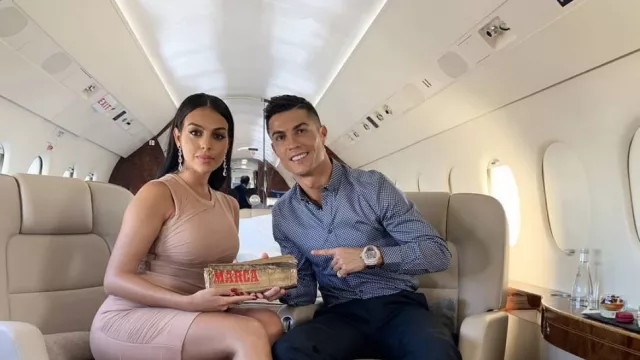 Bikin Nyengir, Gebetan Ronaldo Lebih Tajir dari Istri Messi - GenPI.co