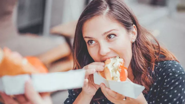 Niat Puasa Harus Kuat, 3 Zodiak Ini Punya Nafsu Makan yang Besar - GenPI.co